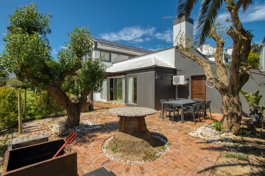 To Let 6 Bedroom Property for Rent in Greenways Golf Estate Western Cape